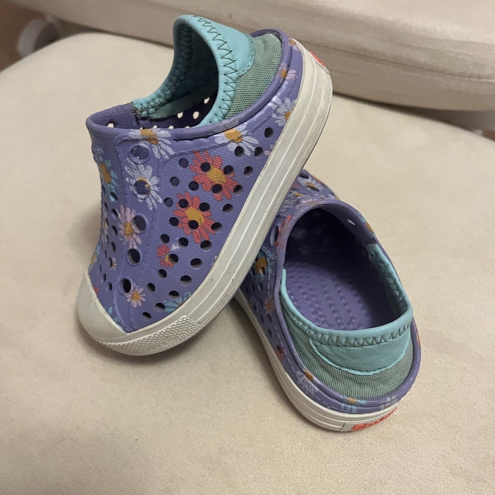 Size 5 toddler Skechers Guzman